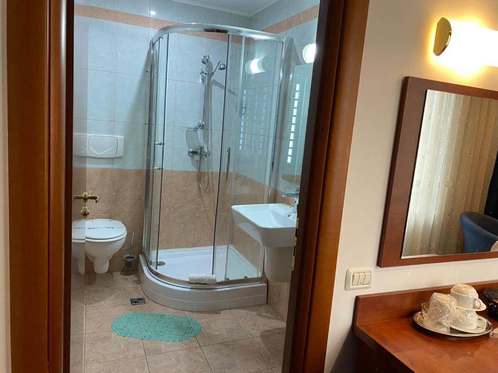 Samaa Hotel Бухарест Екстер'єр фото