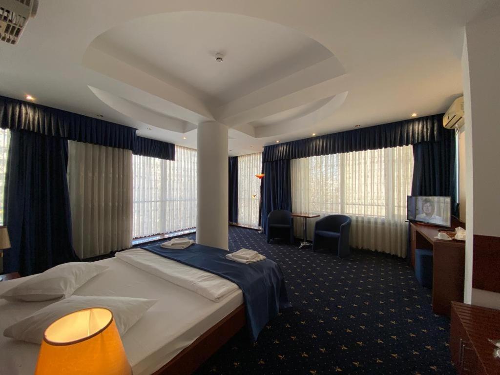 Samaa Hotel Бухарест Екстер'єр фото